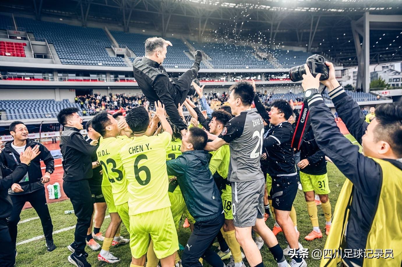 万左右, 他们进入足 万左右, 他们进入足