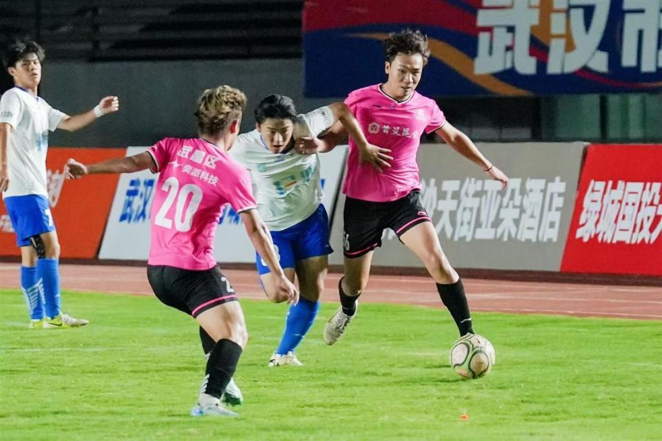 在最后补时, 赛场气氛热, 极目新闻记