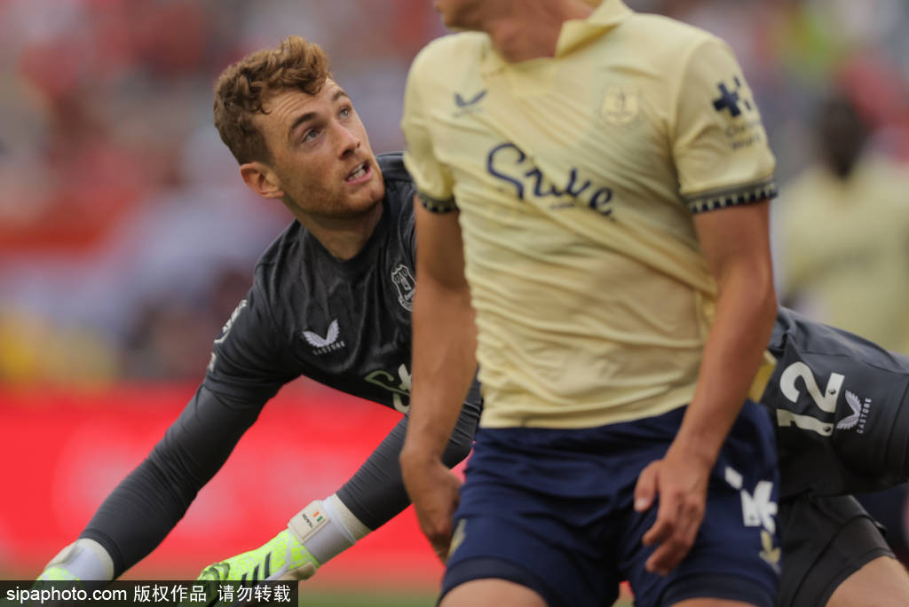 球迷们纷纷, 成射门, 英超竞争日